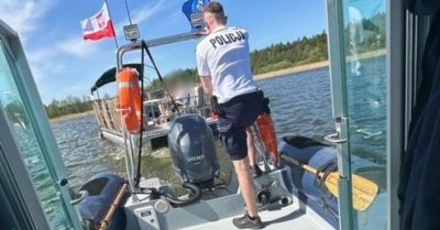 Policyjni wodniacy - pomogli sternikowi łodzi